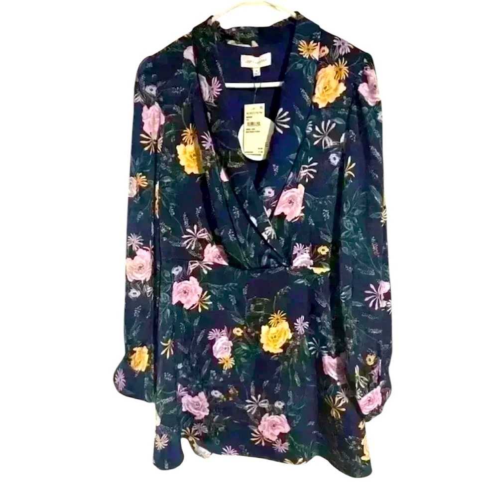 Women's Size Medium Blouse - Picture 2 of 4